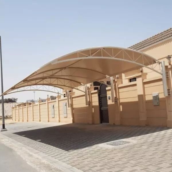 مظلة خارجية بلون رملي حديث