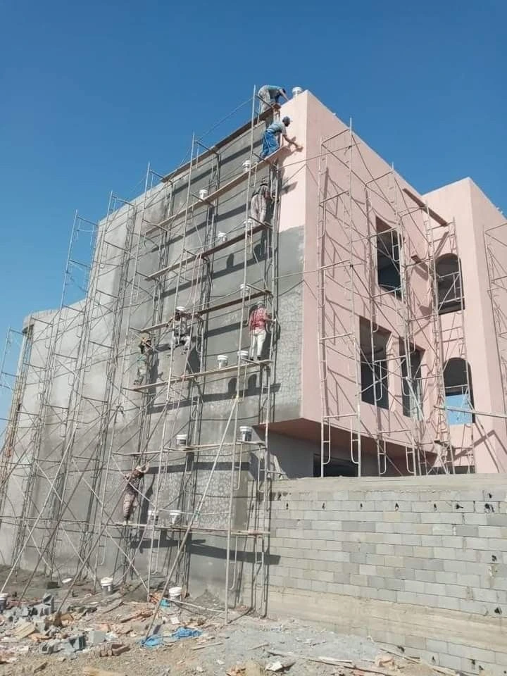 معالجة تشققات الجدران داخل فلل سكنية بالرياض