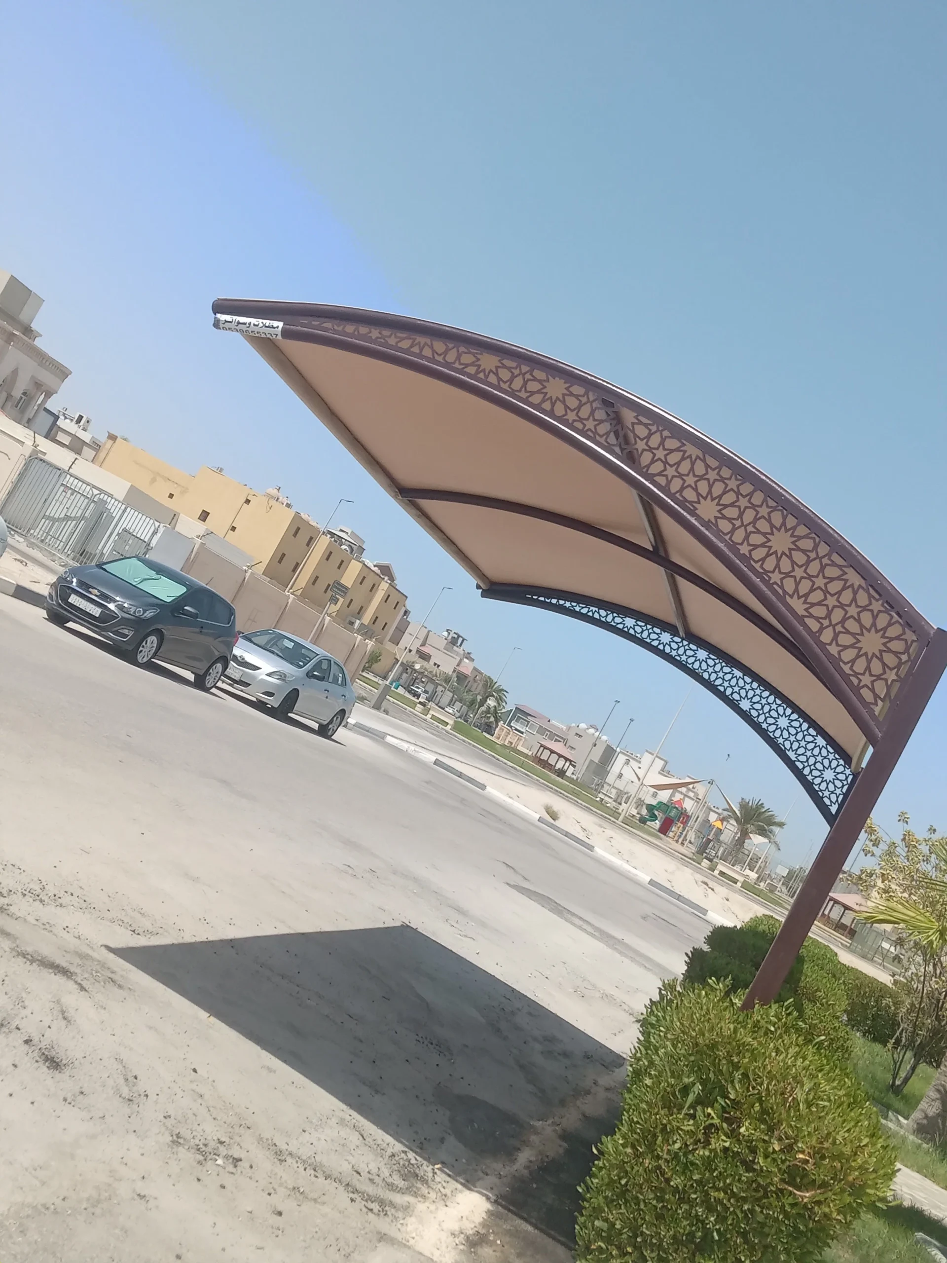 مظلات حديثة بتصميم هندسي
