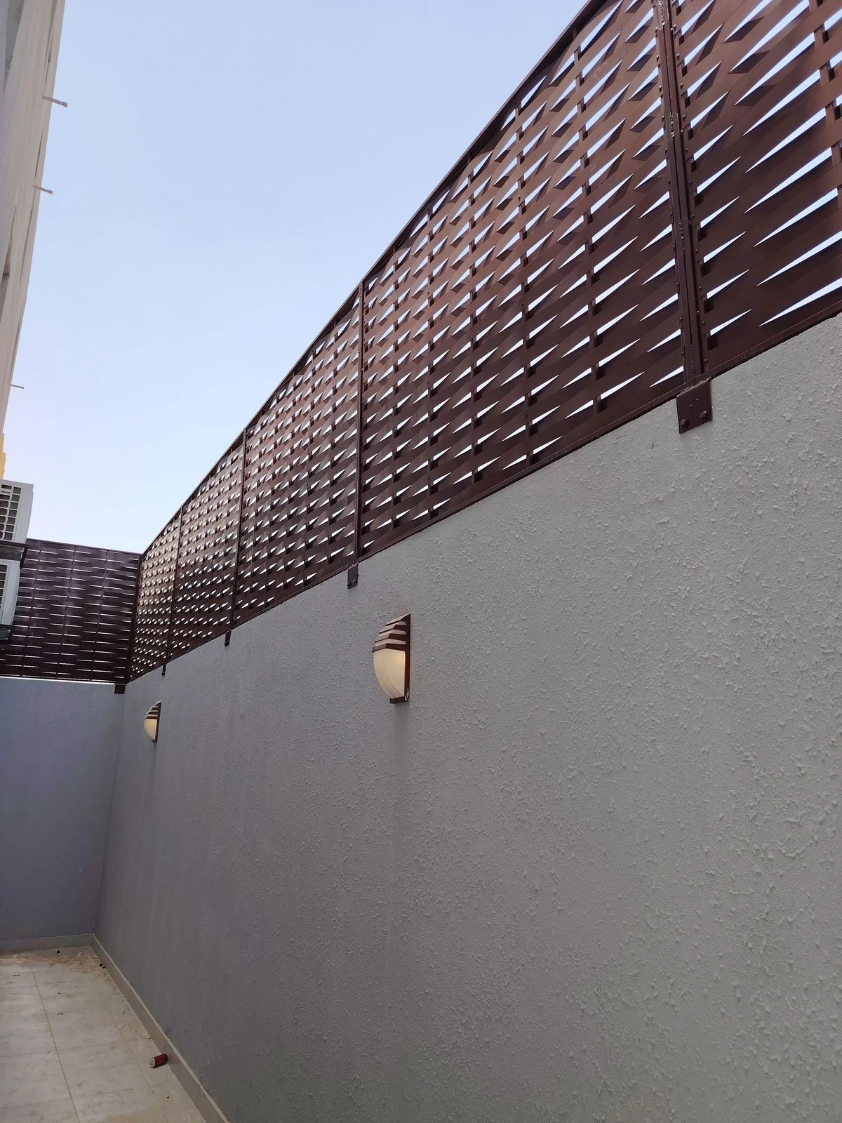 سواتر حديثة بتصميم هندسي أنيق